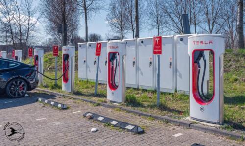 E2 Tesla laadpalen en energiestation